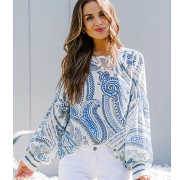 unbranded Tops - 💕New boutique lantern sleeve top